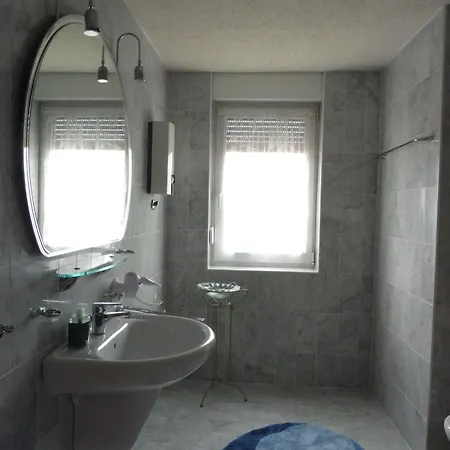 Διαμέρισμα Fuer 5 Personen In Radewege, Berlin *